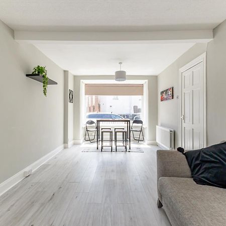 Snug Central Belfast Home, 2 Minutes From Ormeau Park! 外观 照片