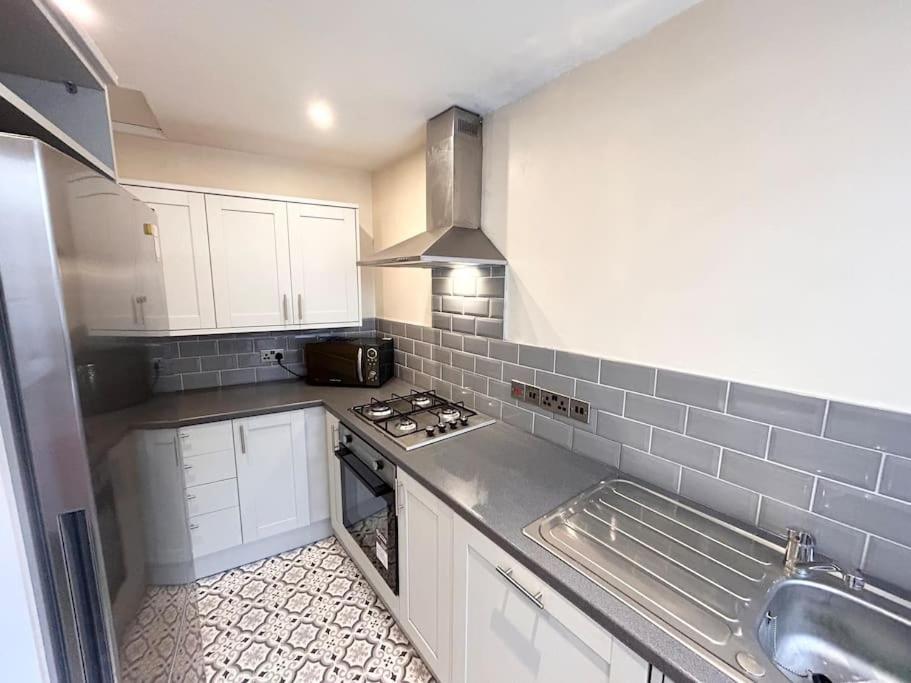 Snug Central Belfast Home, 2 Minutes From Ormeau Park! 外观 照片