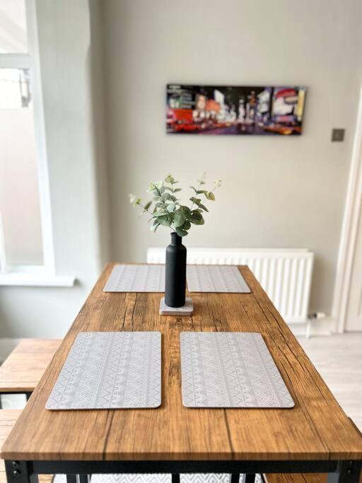 Snug Central Belfast Home, 2 Minutes From Ormeau Park! 外观 照片