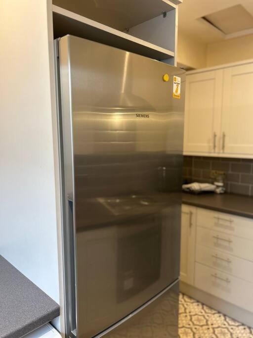 Snug Central Belfast Home, 2 Minutes From Ormeau Park! 外观 照片