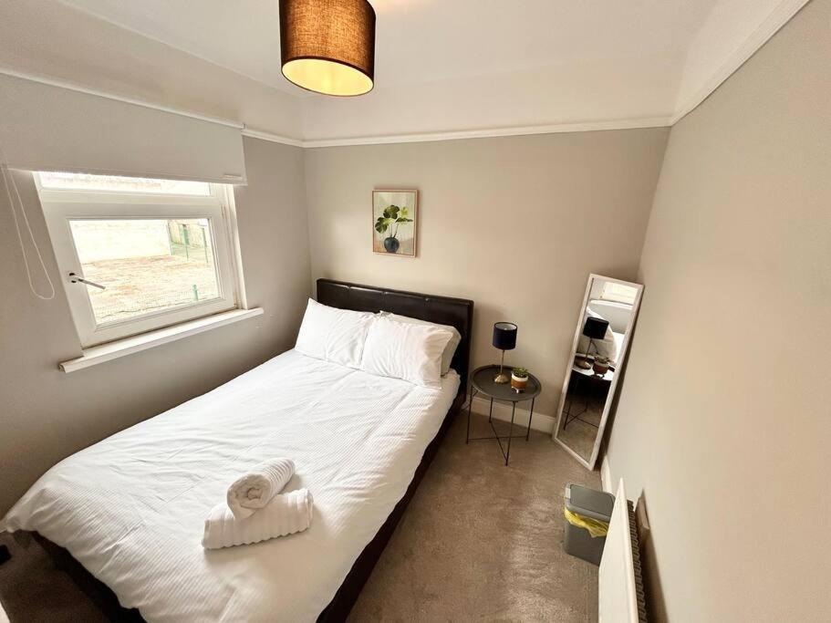 Snug Central Belfast Home, 2 Minutes From Ormeau Park! 外观 照片