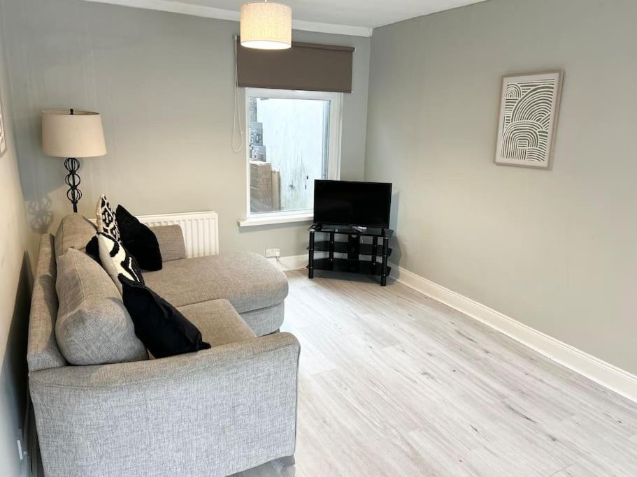 Snug Central Belfast Home, 2 Minutes From Ormeau Park! 外观 照片
