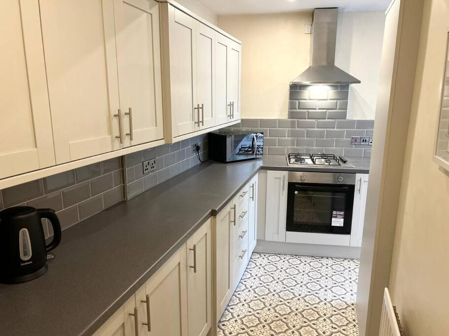 Snug Central Belfast Home, 2 Minutes From Ormeau Park! 外观 照片