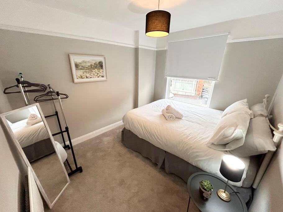 Snug Central Belfast Home, 2 Minutes From Ormeau Park! 外观 照片