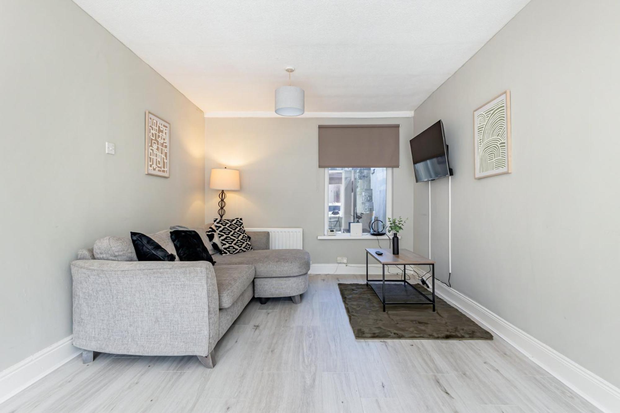 Snug Central Belfast Home, 2 Minutes From Ormeau Park! 外观 照片