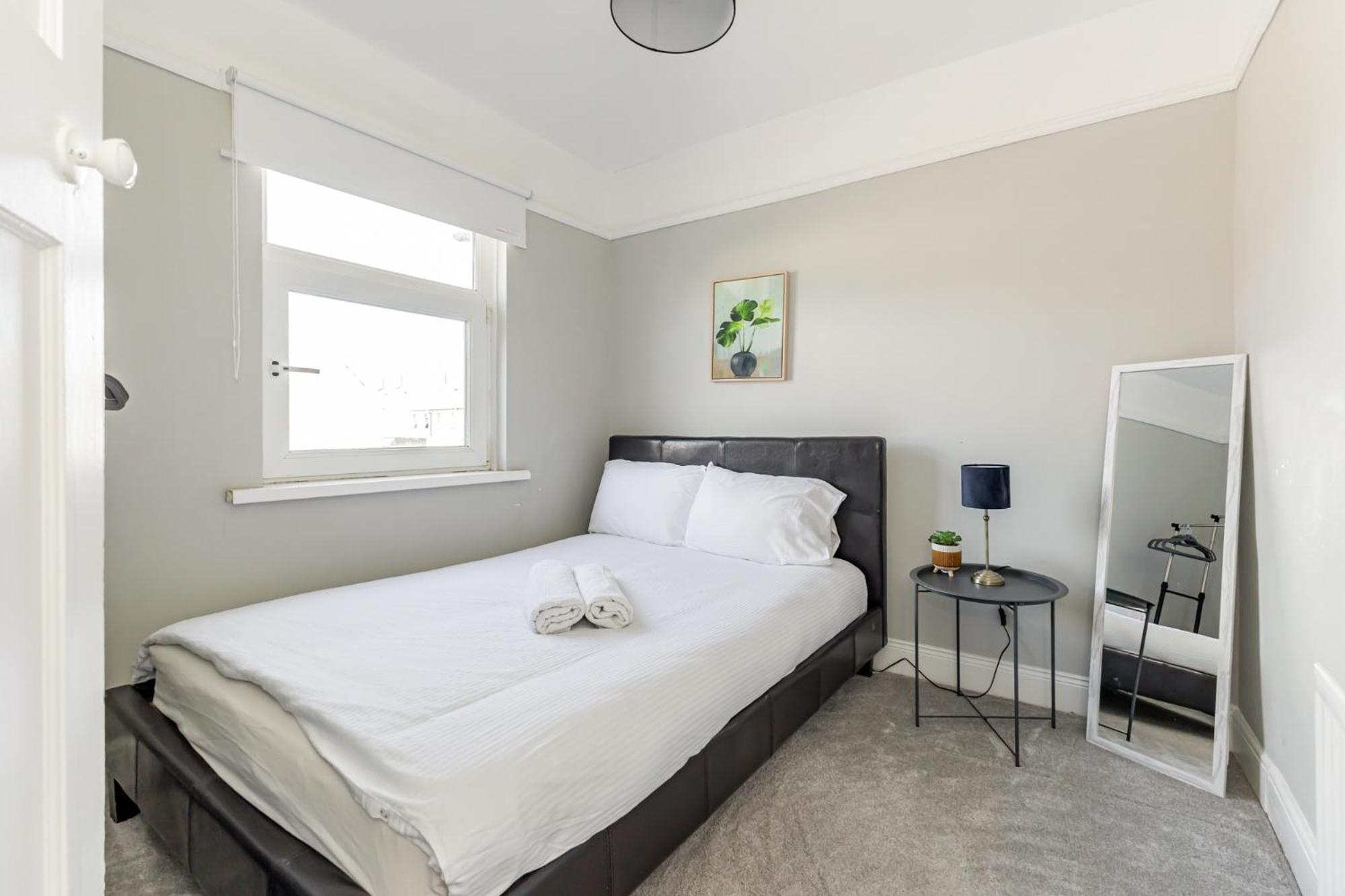 Snug Central Belfast Home, 2 Minutes From Ormeau Park! 外观 照片